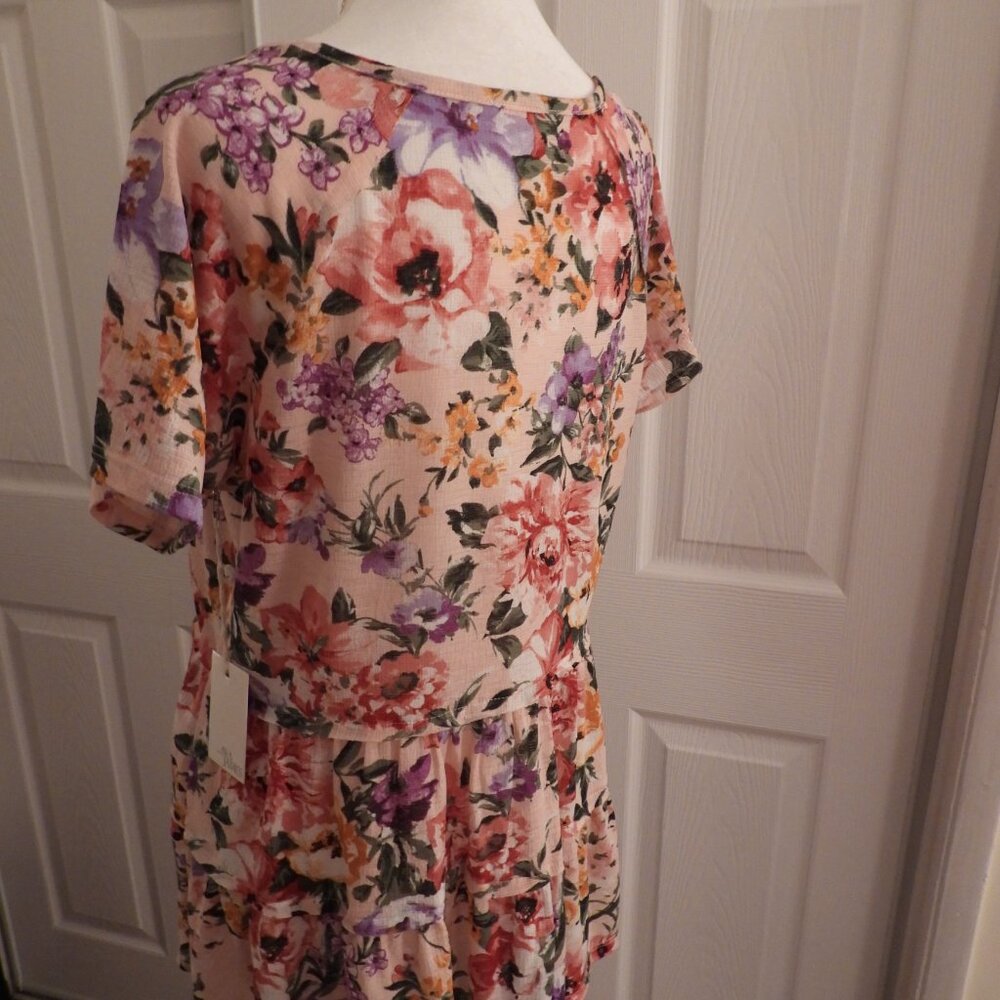 AVA & VIV Floral V-Neck Tiered Pink Blouse - Picture 5 of 8